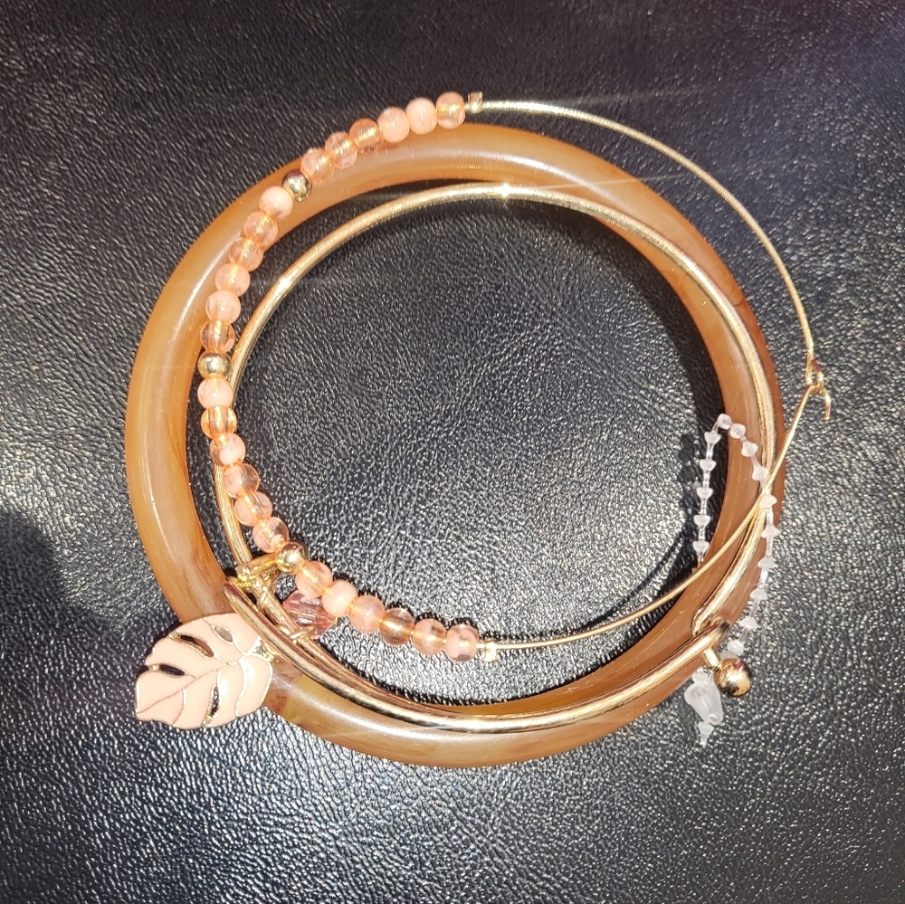 Set of three beautiful bangles bracelets gold plated and boho style